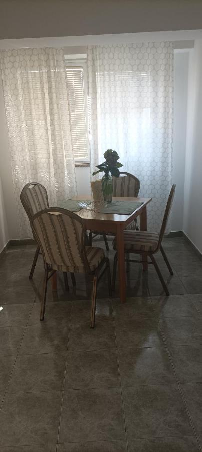 Feel Good Apartment Banjol Екстер'єр фото
