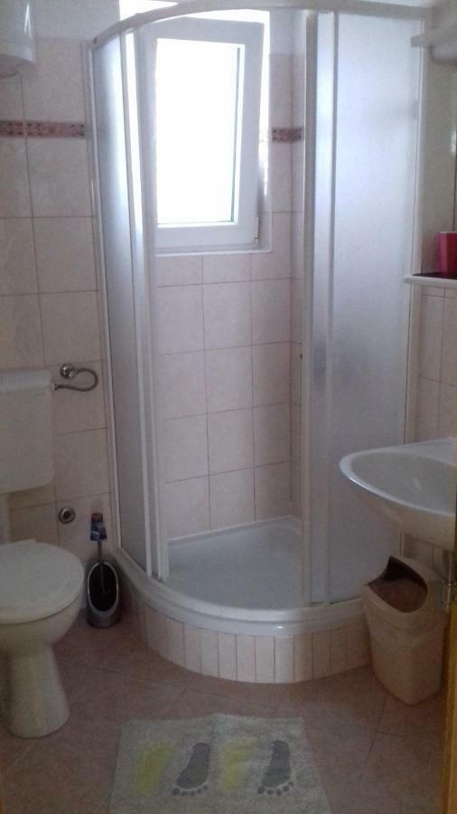Feel Good Apartment Banjol Екстер'єр фото